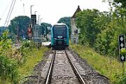 2025-08-14-008 Boren Lindaunis 526 051 wendet an der Lindaunisbrücke.