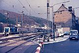 1987-30-050 Finnentrop Winter in Finnentrop. Heute sieht es dort ganz anders aus. 212, Silberlinge, Bahnübergang, Flügelsignale - alles weg.