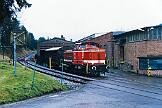 1988-54-032 Sundern Stemel D63 der RLG holt einen Wagen bei der Firma Schmacke in Sundern-Stemel ab.