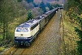 1988-58-027 Brilon Wald 218 128 mit einem weiteren umgeleiteten Güterzug kurz vor dem Bahnhof Brilon Wald.