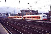 1989-69-050 Hagen Hbf Die 111 mit einer typischen x-Wagen-Garnitur. An die 143 denkt zu dem Zeitpunkt noch niemand im Westen.