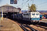 1989-70-008 Wiesbaden Hbf Die erste 141 mit einem Nahverkehrszug in Wiesbaden Hbf