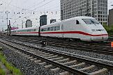 2017-05-01-028 Dortmund Hbf Im Dortmunder Hbf entgleisen auf einer Weiche die beiden letzten Wagen eines ICE. Der Zug wird evakuiert, verletzt wurde niemand.