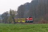 2021-04-10-039 Arnsberg Voßwinkel Der Holzzug auf der oberen Ruhrtalbahn bei Voßwinkel.