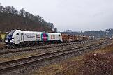 2021-04-10-108 Arnsberg Auch in Arnsberg bestimmt Käferholz das Bild im Bahnhof. 159 202 wird später den Zug Richtung Warburg ziehen.