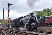2024-04-21-024 Bochum Dahlhausen Museumsfest in Bochum-Dahlhausen. 18 478 aus Nördlingen wird für Führerstandsmitfahrten eingesetzt, 212039 hängt am anderen Ende des Pendelzuges.