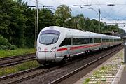 2024-07-17-025 Seelze Dedensen-Gümmer In unmittelbarer Nähe zum Rangierbahnhof Seelze liegt der Haltepunkt Dedensen-Gümmer der S-Bahn-Linie Hannover-Minden. Hier hat man keine Ruhe, auf 4 Gleisen...