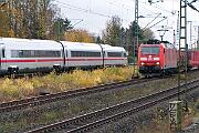 2024-11-20-008 Dortmund Marten Süd Auch ein ICE muss mal Vorfahrt gewähren: 412 069 wartet brav am Signal und lässt 185 149 vorbei.