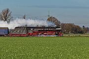 2024-11-30-018 Krefeld Forstwald Da war die Welt noch in Ordnung: 01 1075 zieht einen Sonderzug von Mönchengladbach nach Bielefeld. Ein paar Kilometer weiter wird der Zug fehlgeleitet, was ich...