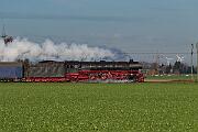 2024-11-30-019 Krefeld Forstwald Da war die Welt noch in Ordnung: 01 1075 zieht einen Sonderzug von Mönchengladbach nach Bielefeld. Ein paar Kilometer weiter wird der Zug fehlgeleitet, was ich...