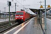 2025-01-03-006 Dortmund Hbf 152 001 rollt mit einem Güterzug durch den Hbf Richtung Witten.