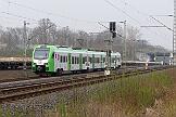 2025-03-25-004 Dortmund Somborn Während in Marten-Süd die Strecke sarniert wird, wartet ein Schotterzug weiter westlich auf Arbeit. 3427 013