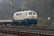 2025-03-25-005 Dortmund Lütgendortmund Während in Marten-Süd die Strecke sarniert wird, wartet ein Schotterzug weiter westlich auf Arbeit: 218 466