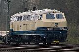 2025-03-25-006 Dortmund Lütgendortmund Während in Marten-Süd die Strecke sarniert wird, wartet ein Schotterzug weiter westlich auf Arbeit: 218 466
