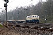 2025-03-25-007 Dortmund Lütgendortmund Während in Marten-Süd die Strecke sarniert wird, wartet ein Schotterzug weiter westlich auf Arbeit: 218 466