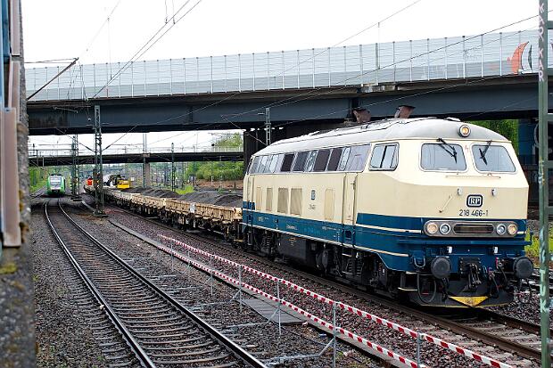 2025-04-18 Bauarbeiten Strecke Dortmund-Bochum, Teil 5 und die aktuelle Situation am Hafen Auch am Karfreitag wird in Marten Süd auf der Baustelle gearbeitet. Am neuen ICE-Werk im Hafen ruhen heute die Arbeiten...