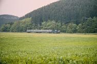 1987-38-030 unbekannter Ort Auch auf der Strecke Dillenburg - Wallau wird 1987 der Personenverkehr eingestellt. 213 340 mit Nahverkehrszug nach Biedenkopf.
