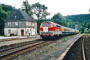 1987-44-007 Balve Binolen 75 Jahre Hönnetalbahn. Pendelzug mit 218 137 und 218 153.