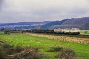 1988-54-046 Arnsberg 218 132 und eine unbekannte 140 mit einem umgeleiteten Güterzug Richtung Schwerte. Die Strecke über Paderborn ist aktuell gesperrt.