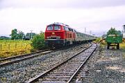 1988-65-076 Wittlich Platten Auf der Strecke Wengerohr - Bernkastel-Kues fährt offiziell kein Personenzug meh. Im Herbst 1988 rollt noch mal ein Sonderzug mit 215 047 und 215 048 nach...