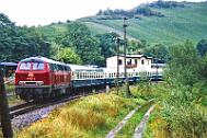 1988-65-080 Bernkastel-Kues Auf der Strecke Wengerohr - Bernkastel-Kues fährt offiziell kein Personenzug meh. Im Herbst 1988 rollt noch mal ein Sonderzug mit 215 047 und 215 048 nach...