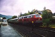 1988-65-083 Bernkastel-Kues Auf der Strecke Wengerohr - Bernkastel-Kues fährt offiziell kein Personenzug meh. Im Herbst 1988 rollt noch mal ein Sonderzug mit 215 047 und 215 048 nach...