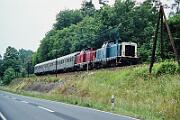 1990-x005311 unbekannter Ort 212 014 (vorne) und 211 066 (rot)