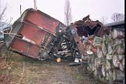 1991-000269 Werdohl Zugunglück in Plettenberg-Ohle. Ein Güterzug ist auf stehende Waggons aufgefahren. Aufräumarbeiten.