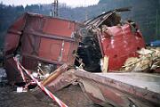 1991-000272 Werdohl Zugunglück in Plettenberg-Ohle. Ein Güterzug ist auf stehende Waggons aufgefahren. Aufräumarbeiten.