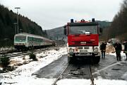 2001-013621 Brilon Wald Die Feuerwehr Brilon hat ein HLF 20/16 Schiene bekommen und übt damit am Elleringhauser Tunnel und im Bahnhof Brilon-Wald