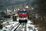 2001-013639 Brilon Wald Die Feuerwehr Brilon hat ein HLF 20/16 Schiene bekommen und übt damit am Elleringhauser Tunnel und im Bahnhof Brilon-Wald