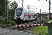 2016-09-30-003 Norden 146 557 schiebt einen IC2 nach Norddeich Mole