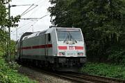 2016-09-30-004 Norden 146 557 schiebt einen IC2 nach Norddeich Mole