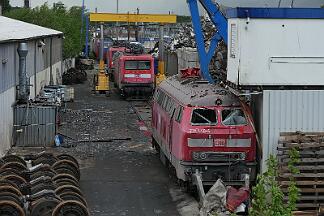 2019-04-27-809 Leverkusen Opladen 111 051, 112 127 und 218 440 warten beim Bender auf ihr Schicksal.