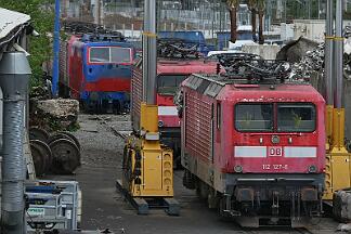 2019-04-27-812 Leverkusen Opladen 111 051, 112 127 und 218 440 warten beim Bender auf ihr Schicksal.
