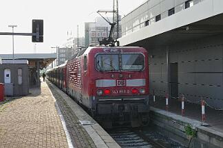 2019-08-16-003 Dortmund Hbf 143 853 fährt morgens den letzten Verstärker nach Bochum.