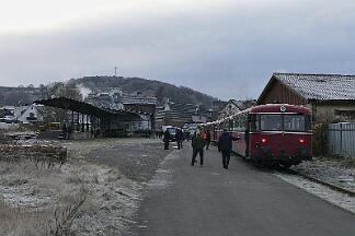 2019-12-01-001 Sundern Schienenbus-Sonderzug, bestehend aus 796690, 796802, 996299, 996309, 996748, auf der Röhrtalbahn.