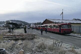 2019-12-01-003 Sundern Schienenbus-Sonderzug, bestehend aus 796690, 796802, 996299, 996309, 996748, auf der Röhrtalbahn.