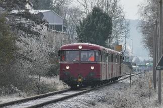 2019-12-01-012 Sundern Schienenbus-Sonderzug, bestehend aus 796690, 796802, 996299, 996309, 996748, auf der Röhrtalbahn.
