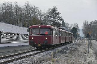 2019-12-01-015 Sundern Schienenbus-Sonderzug, bestehend aus 796690, 796802, 996299, 996309, 996748, auf der Röhrtalbahn.