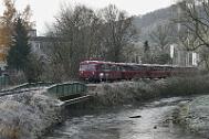2019-12-01-041 Arnsberg Müschede Schienenbus-Sonderzug, bestehend aus 796690, 796802, 996299, 996309, 996748, auf der Röhrtalbahn.