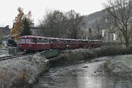 2019-12-01-043 Arnsberg Müschede Schienenbus-Sonderzug, bestehend aus 796690, 796802, 996299, 996309, 996748, auf der Röhrtalbahn.