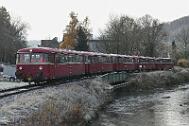 2019-12-01-044 Arnsberg Müschede Schienenbus-Sonderzug, bestehend aus 796690, 796802, 996299, 996309, 996748, auf der Röhrtalbahn.