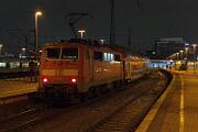2020-12-12-001 Dortmund Hbf Abschied nehmen: der letzte lokbespannte RE 4 verlässt Dortmund Hbf und rollt nach Aachen. 111 197 zieht.