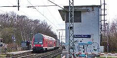 2022-03-12-042 Bochum Riemke 143 326 mit Ersatzzug