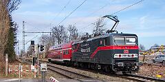 2022-03-12-044 Bochum Riemke 143 326 mit Ersatzzug