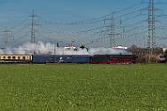 2024-11-30-022 Krefeld Forstwald 01 1075 mit Sonderzug und 110 383 am Schluss.