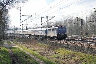 2025-02-08-005 Dortmund Somborn 115 261 mit DZ 28998 Stuttgart - Dortmund Signal-Iuna-Park.