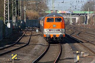 2025-03-08-010 Dortmund Mengede Sonderzug mit 218 137 nach Winterberg.
