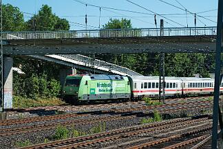 2025-06-30-022 Dortmund Marten Süd 101 088 mit IC 2013 nach Oberstdorf.